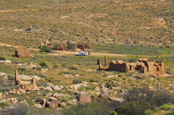 Lunch amongst the ruins of an old farstead
